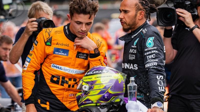 Lando Norris con Lewis Hamilton a Barcellona