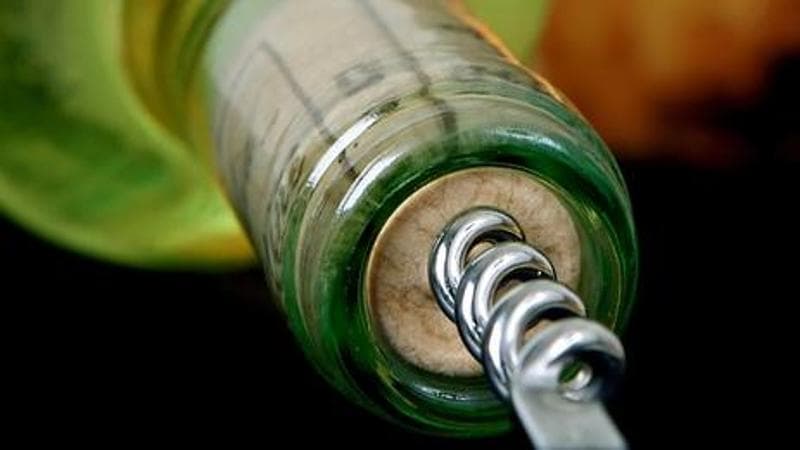 Gli italiani bevono sempre meno vino. Per le Doc tricolori una cattiva annata