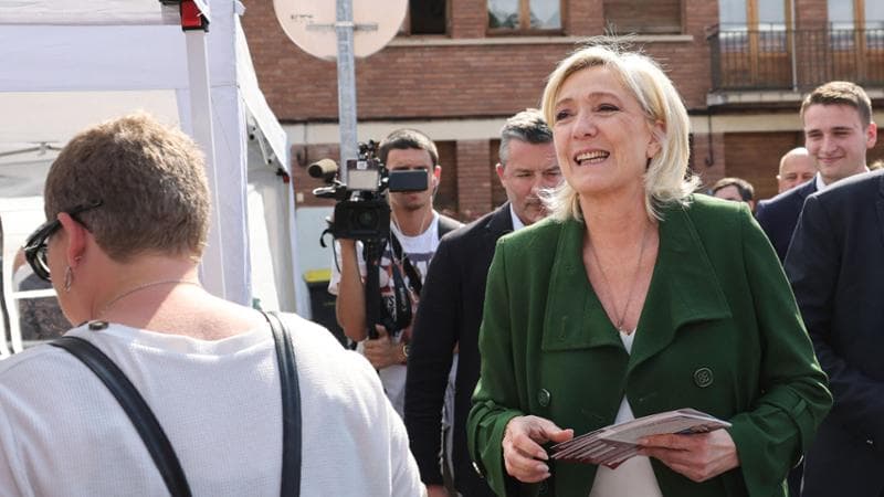 La Francia in crisi di nervi: depressione e insonnia con il rischio del trionfo di Le Pen