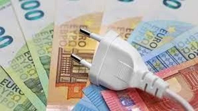 Bollette, corto circuito nel governo: la Lega chiede il rinvio della liberalizzazione del mercato elettrico