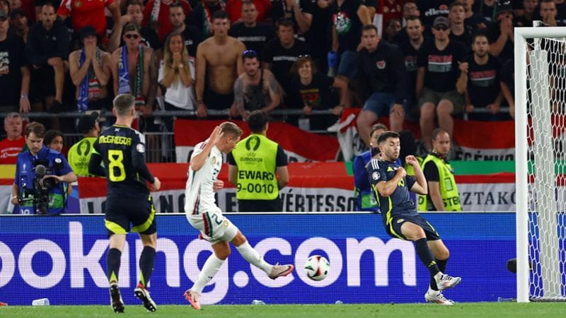 Csoboth scaglia il tiro del successo ungherese