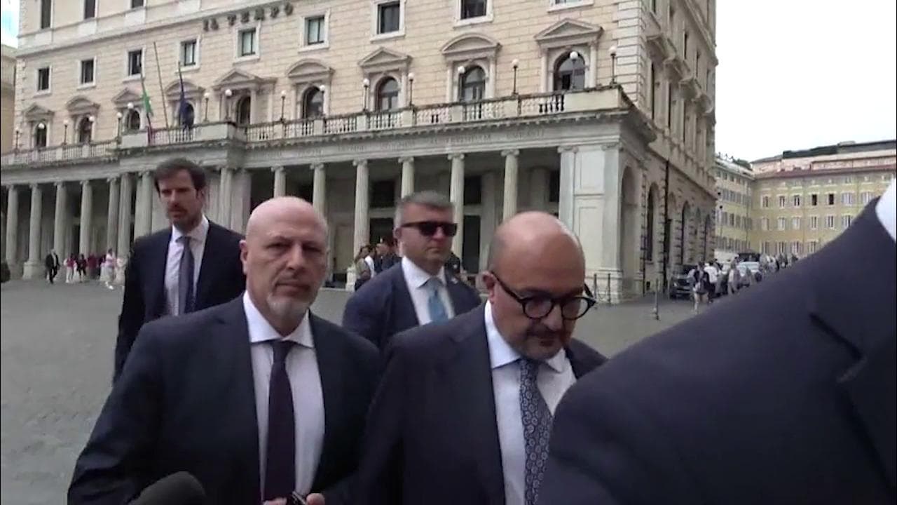 Svarione Sangiuliano, il ministro non risponde alla domanda su Galileo e Colombo