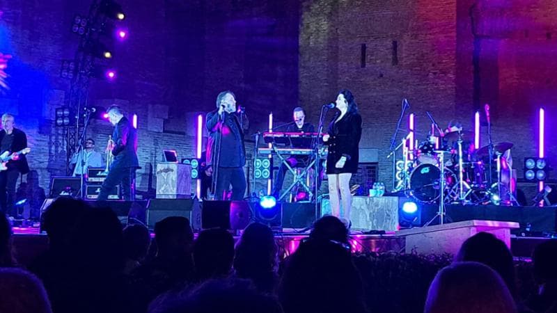Russell Crowe in concerto sulla terrazza al Tempio di Venere (foto di Carlo Moretti)