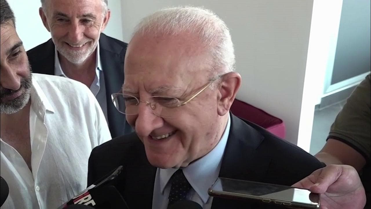De Luca: "Meloni? Se firmiamo Fsc stringo la mano anche al diavolo"