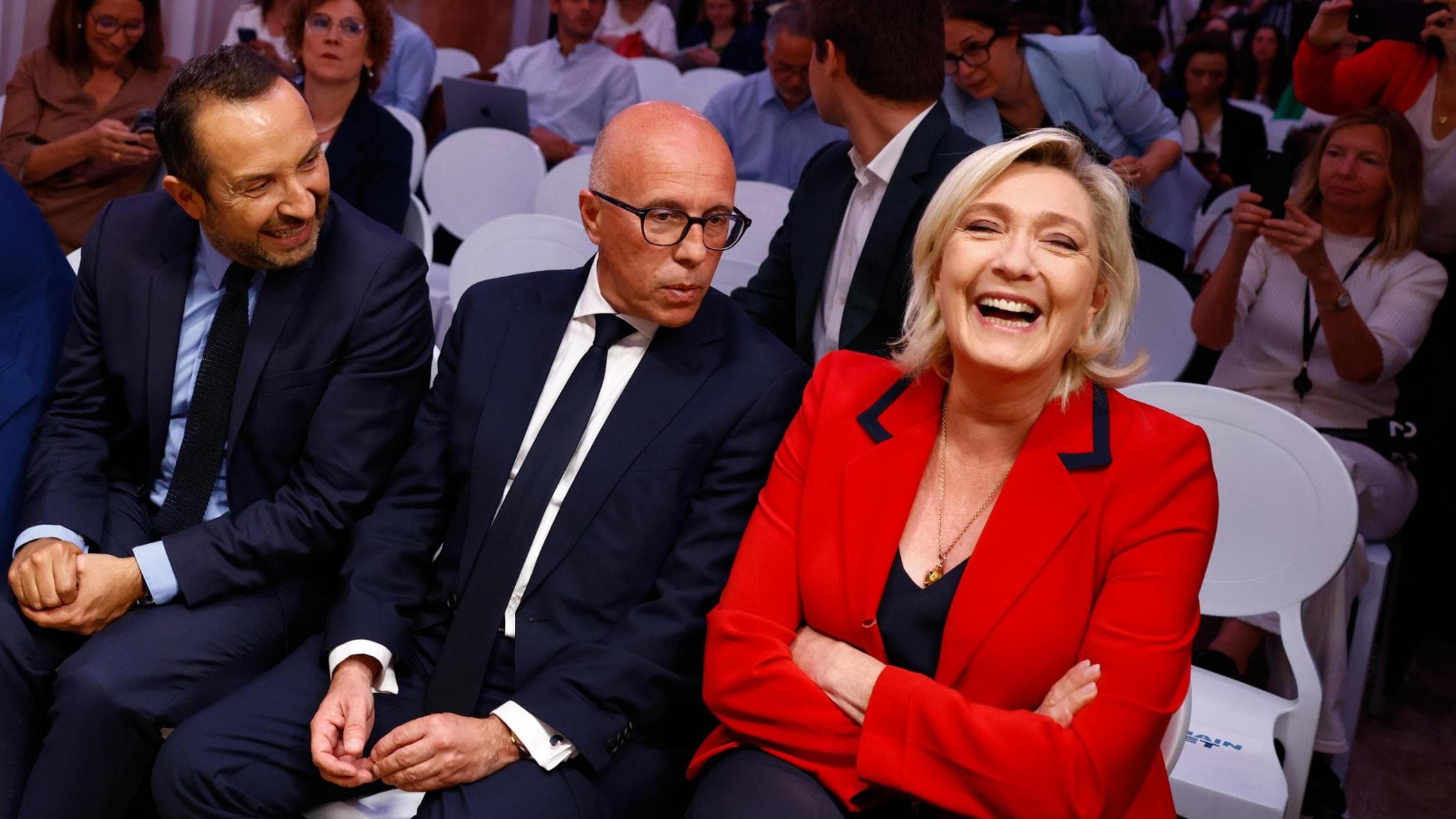 Fransa, anketler: Sağ %33 ile hâlâ önde
