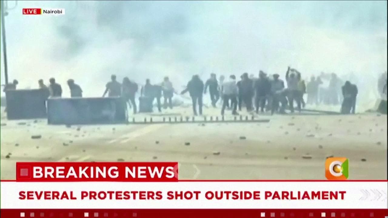 Kenya, manifestazione di protesta contro la legge di bilancio assalta il parlamento: spari e vittime