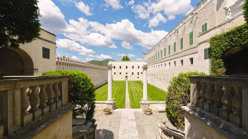 Cortile dei Giganti, Castello del Calajo