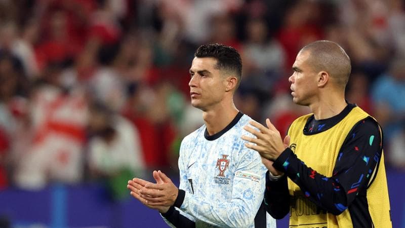 Cristiano Ronaldo e Pepe dopo la sconfitta con la Georgia