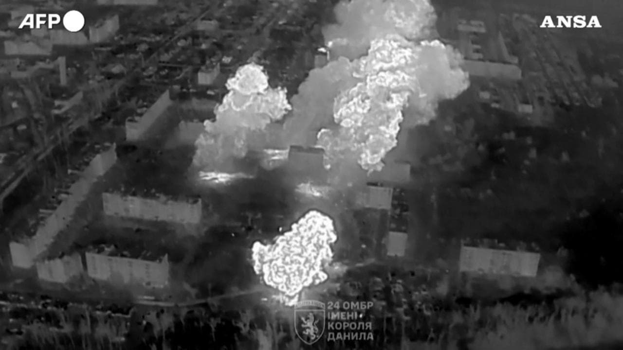 Notte di fuoco in Ucraina, le immagini aree rivelano l'inarrestabile avanzata russa su Chasiv Yar