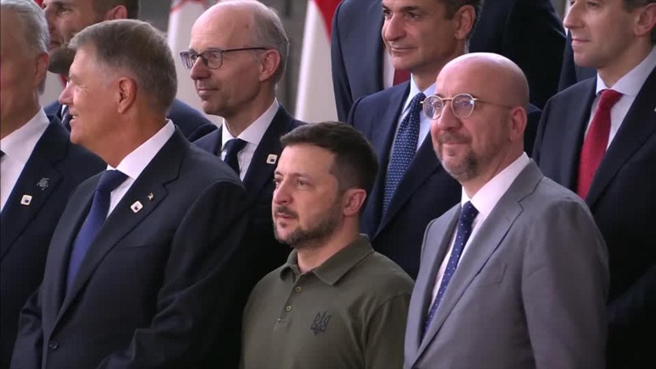 Zelensky a Bruxelles: la foto di rito con i leader europei