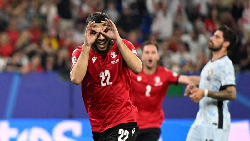 Georges Mikautadze festeggia dopo il secondo gol della Georgia al Portogallo
