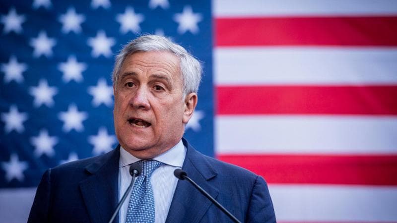 Tajani il mediatore, stretto tra i Popolari e la fedeltà al governo: “Meloni voti per von der Leyen”