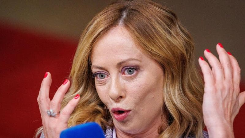 FdI attacca la stampa, è bufera. E Rampelli: “Via dal partito gli estremisti”