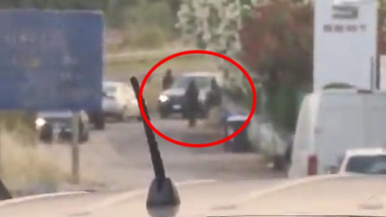 Sassari, l'assalto con kalashnikov al caveau Mondialpol: spari contro le forze dell'ordine