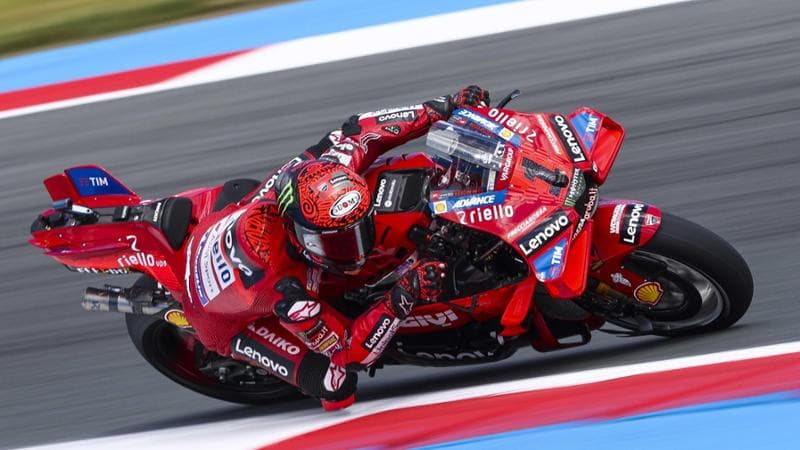 MotoGp, Assen: Bagnaia vince la sprint race. Martin e Vinales sul podio, caduta per Marc Marquez