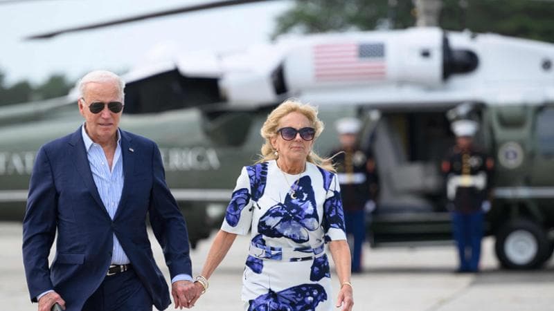 Biden, una cena in famiglia per decidere il suo futuro. Jill lo incoraggia: “Vai avanti”