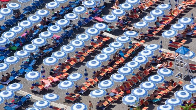 Estate 2024, la conversione digitale dei bagnanti italiani: +35 per cento di prenotazioni online di lettini e ombrelloni