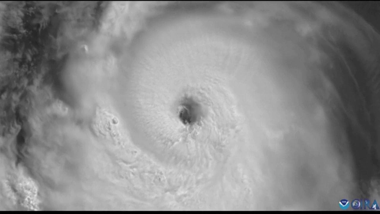 Caraibi, ecco le immagini impressionanti dell'occhio dell'uragano Beryl