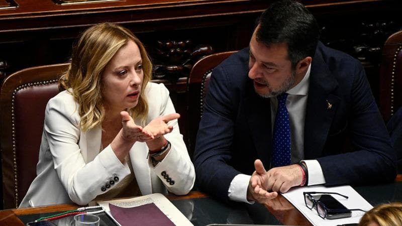 Derby a destra Meloni-Salvini: lei loda Le Pen, lui vola da Trump