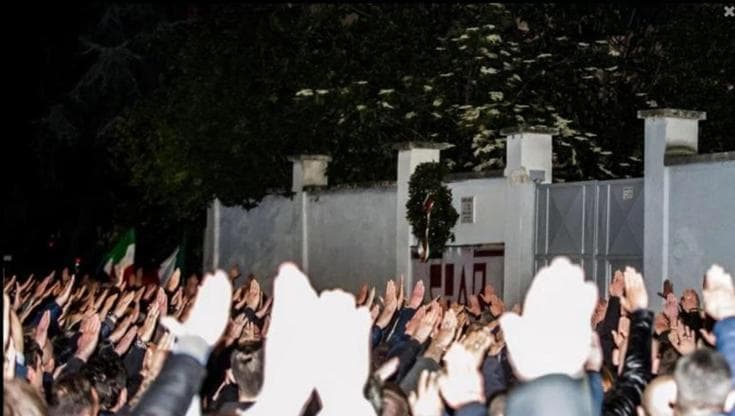 Odio e negazionismo. Quei semi alle radici della destra di governo