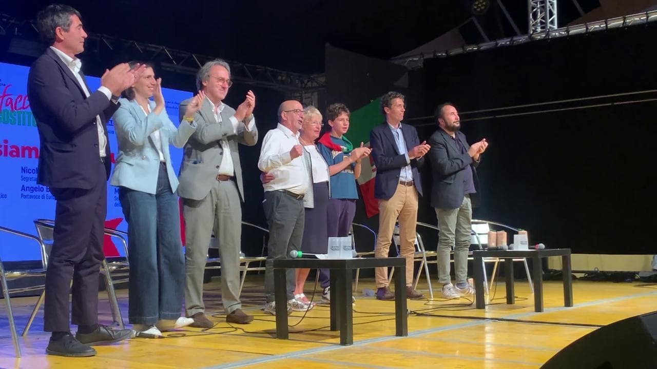 Festa Anpi a Bologna, Schlein, Fratoianni, Bonelli e Magi cantano "Bella Ciao"