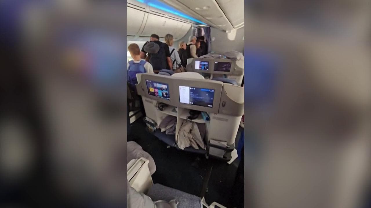 Violenta turbolenza sul volo Madrid-Montevideo: passeggeri feriti e atterraggio d'emergenza in Brasile