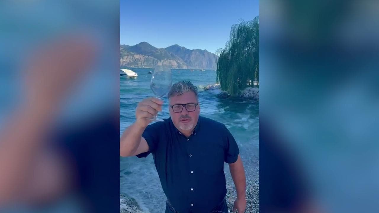 Gastroenteriti sul Garda, il sindaco di Brenzone beve l'acqua del lago: "Salute"