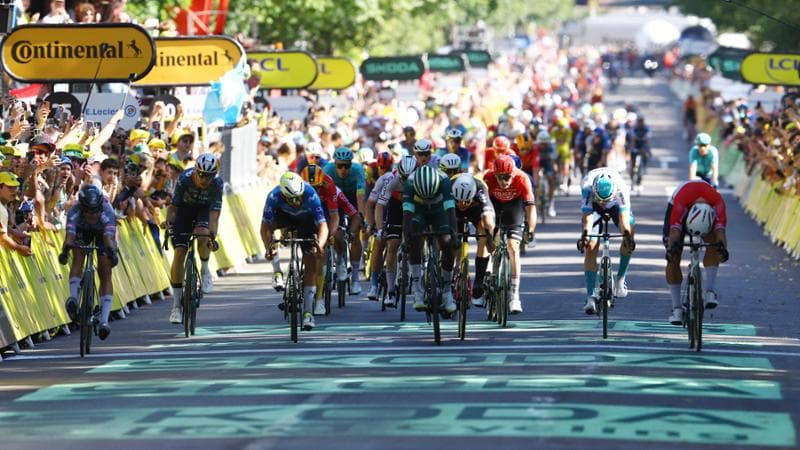 Dylan Groenewegen vince la volata