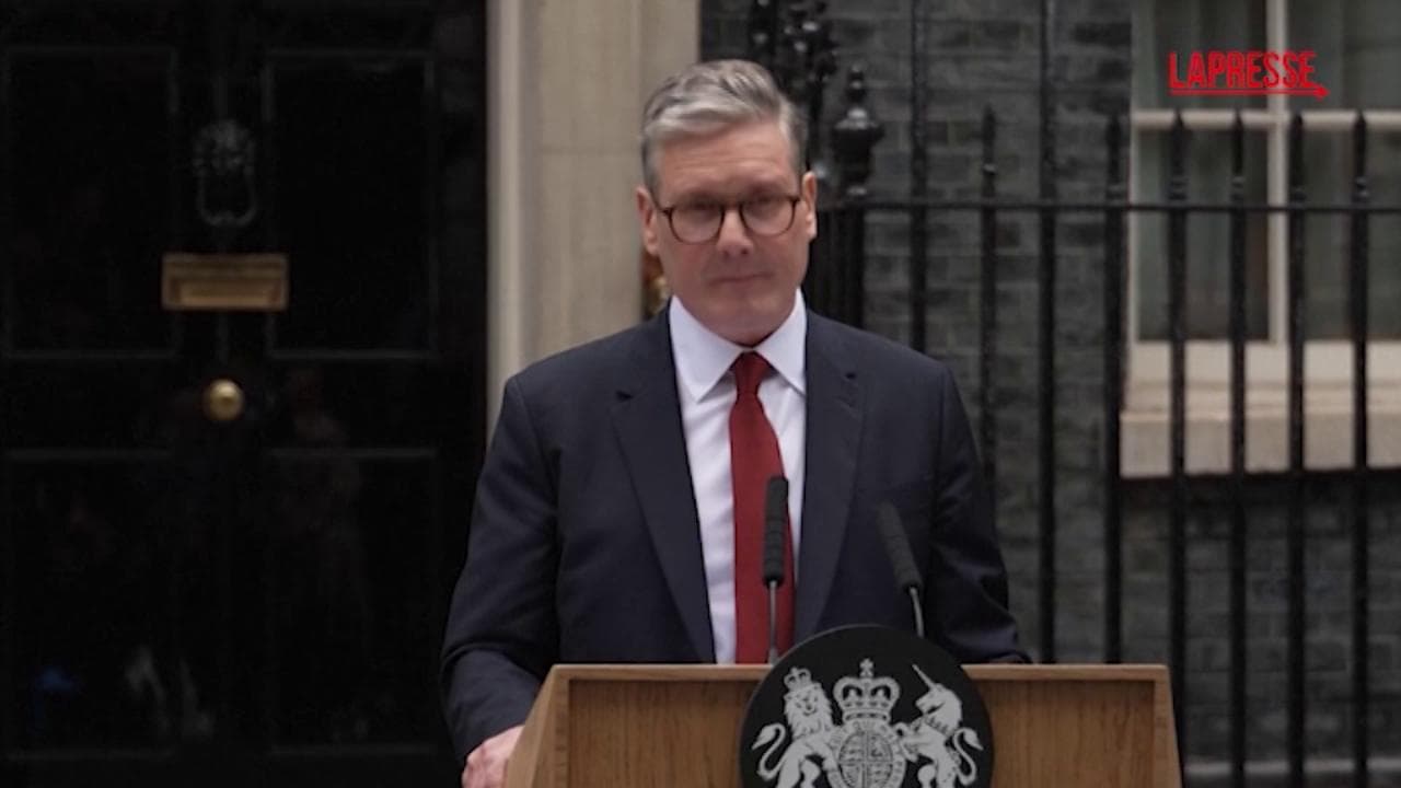 Regno Unito, primo discorso da premier per Keir Starmer: "Prima il Paese e poi il partito"