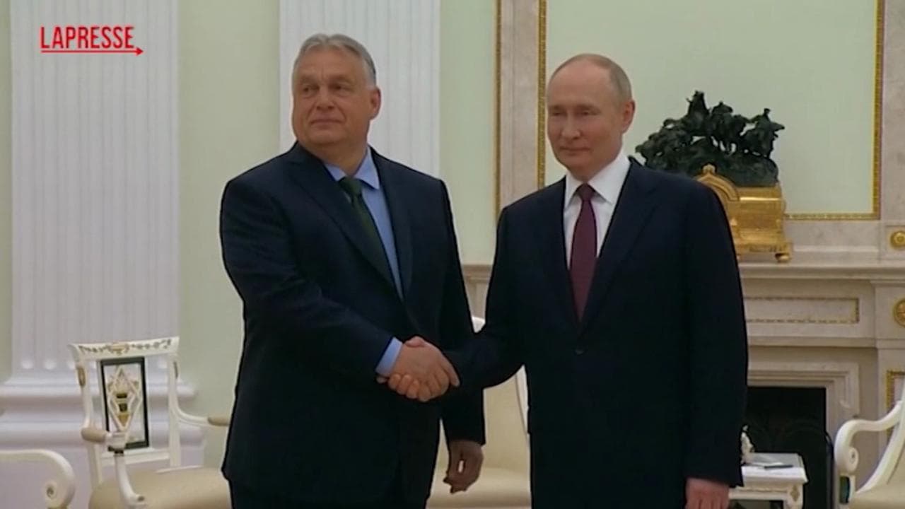 Russia, Putin accoglie Orbán a Mosca: "Benvenuto anche come rappresentante Ue"