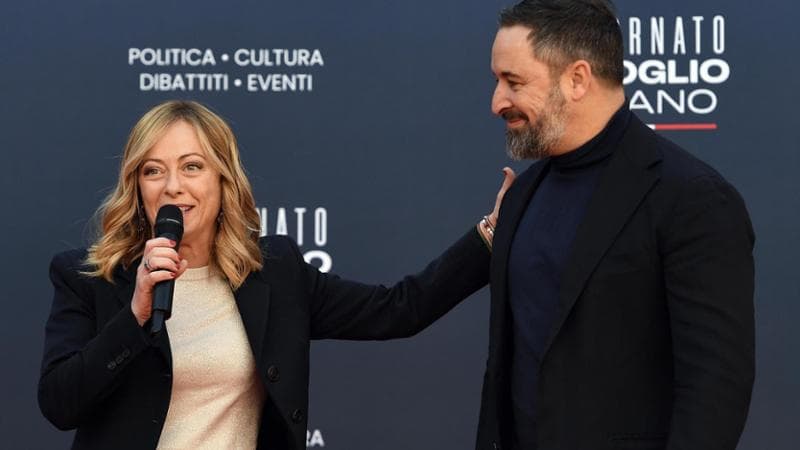 Meloni con il leader di Vox, Santiago Abiscal