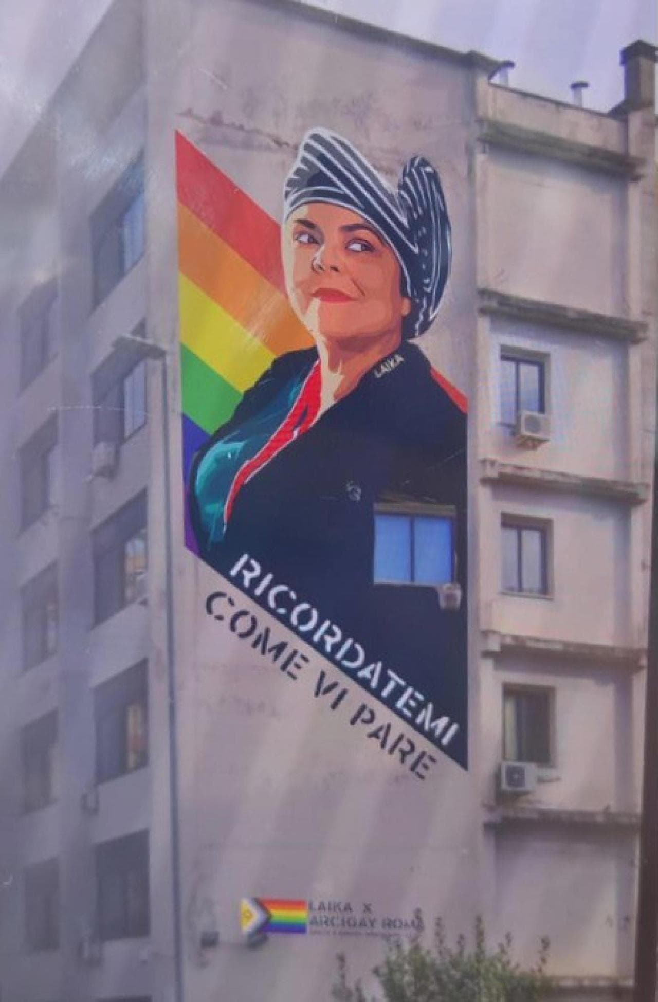 Il murale completo che ritrae Michela Murgia a Roma della street artist Laika (rendering)
