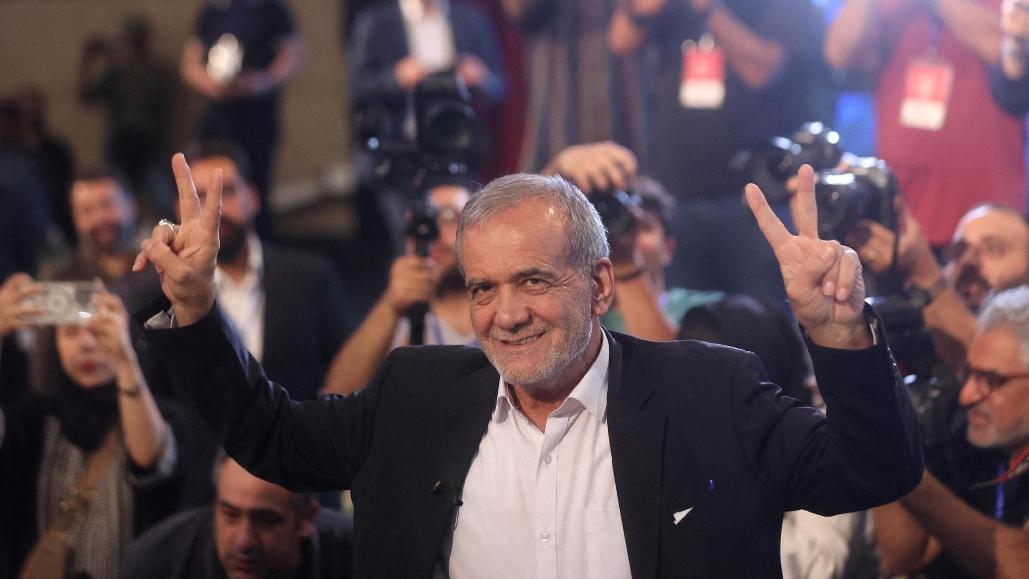 イラン、改革派のペゼシキアンが投票で勝利し、新大統領となる：「我々はすべての人に友情の手を差し伸べる」