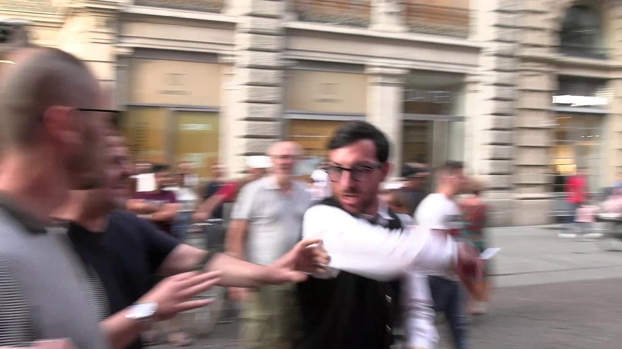 Gaza, il flash mob pro Palestina scatena il caos a Milano: rissa sfiorata con i ristoratori