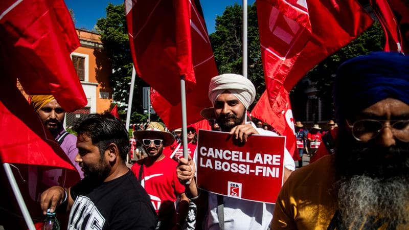 La manifestazione di questa mattina a Latina contro il caporalato (Agf)