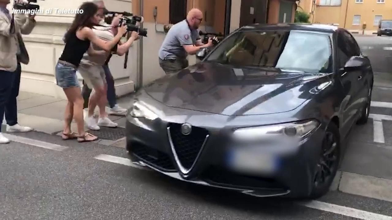 Bozzoli, rientrati dalla Spagna la compagna e il figlio: l'uomo è ancora in fuga