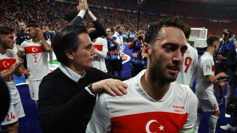 Montella e Calhanoglu al termine di Olanda-Turchia