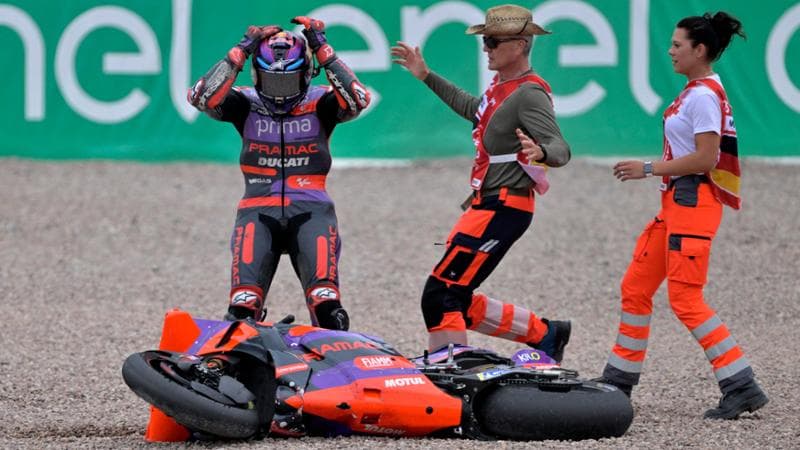 Bagnaia vince il MotoGp in Germania, caduta per Martin - la Repubblica