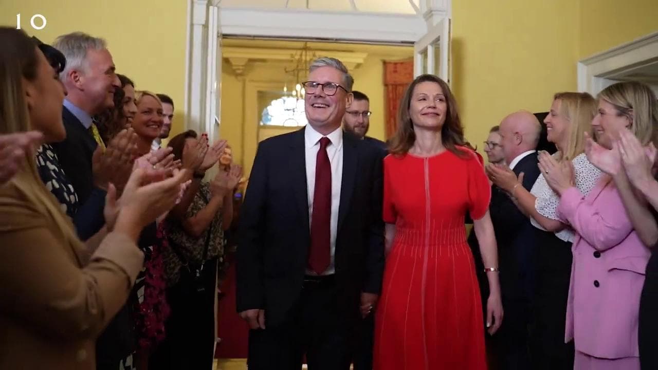 "10", il video social che racconta l'arrivo del premier Starmer a Downing Street