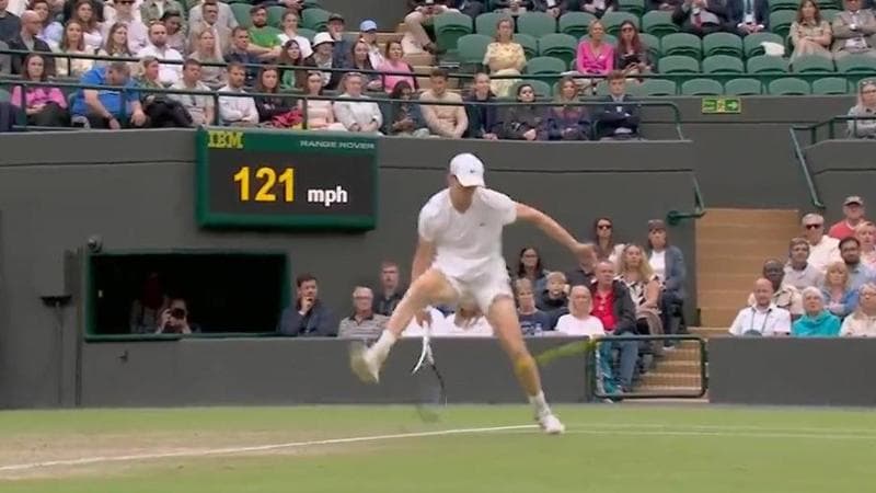 Il tweener di Sinner che fa impazzire Wimbledon