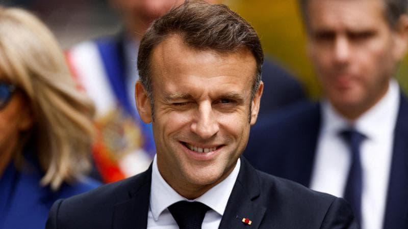 La mezza vittoria di Macron: ferma la destra ma ora deve fare un governo “estraneo”