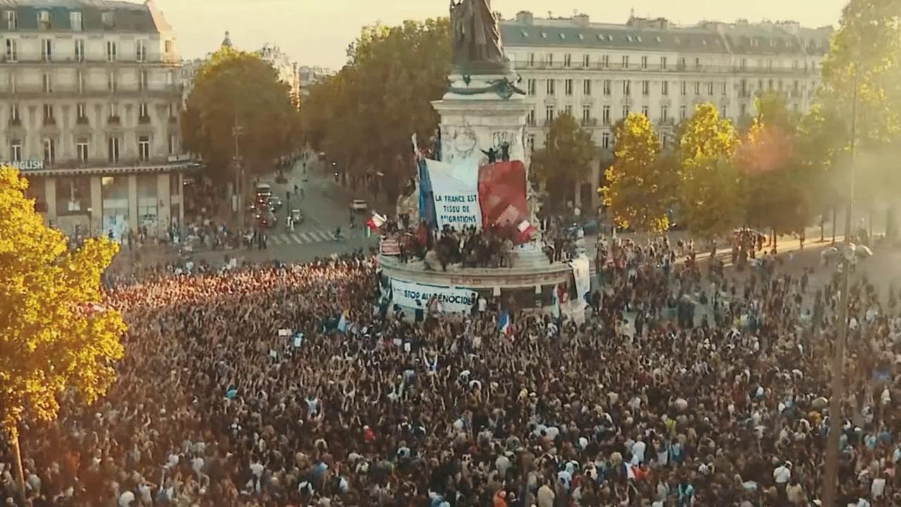 Elezioni in Francia, a Parigi si festeggia col coro in italiano "Siamo tutti antifascisti"