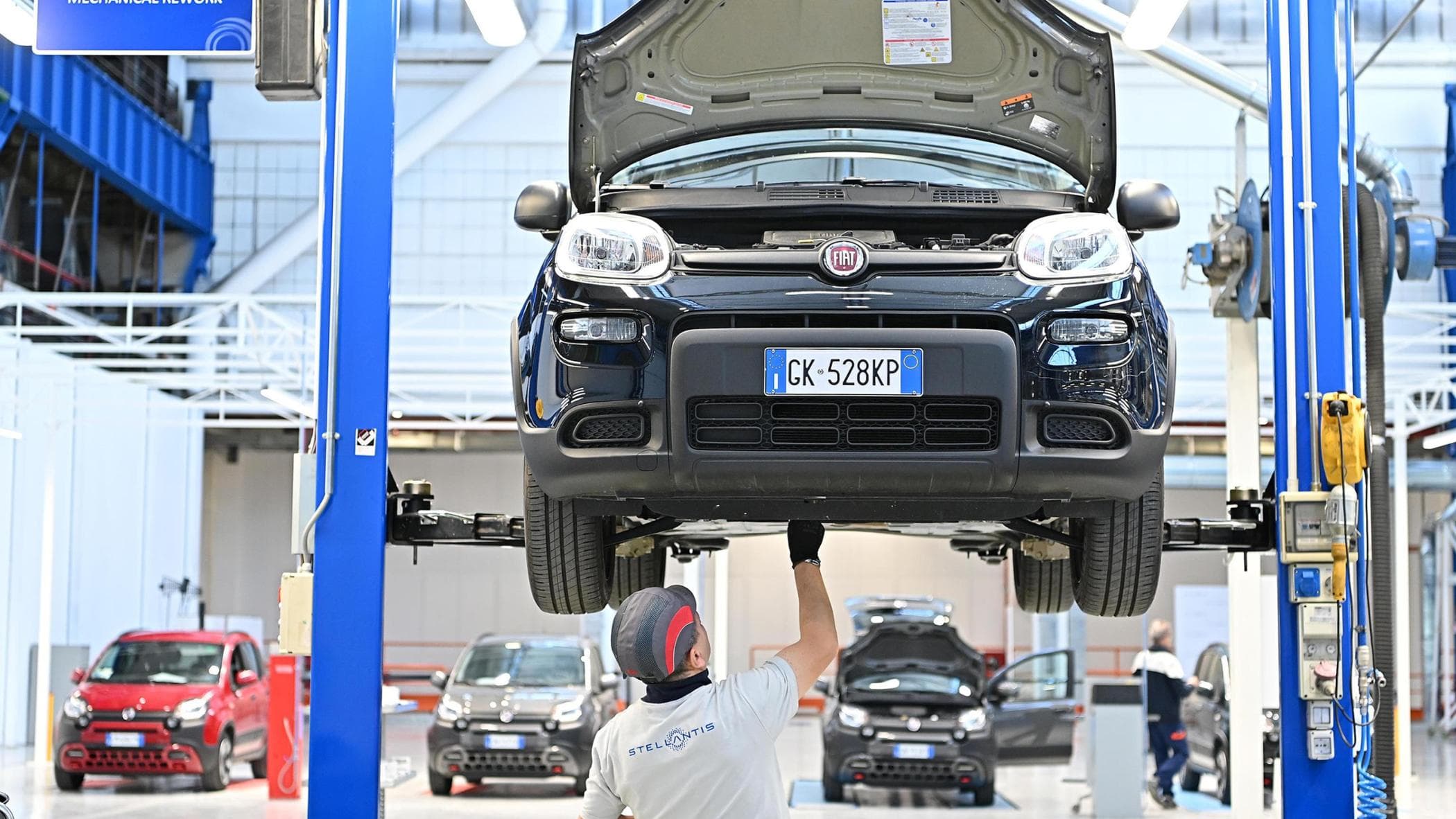 Auto、Cisl：ステランティスの年間生産台数は50万台に迫る。「政府は我々を召喚すべきだ」
