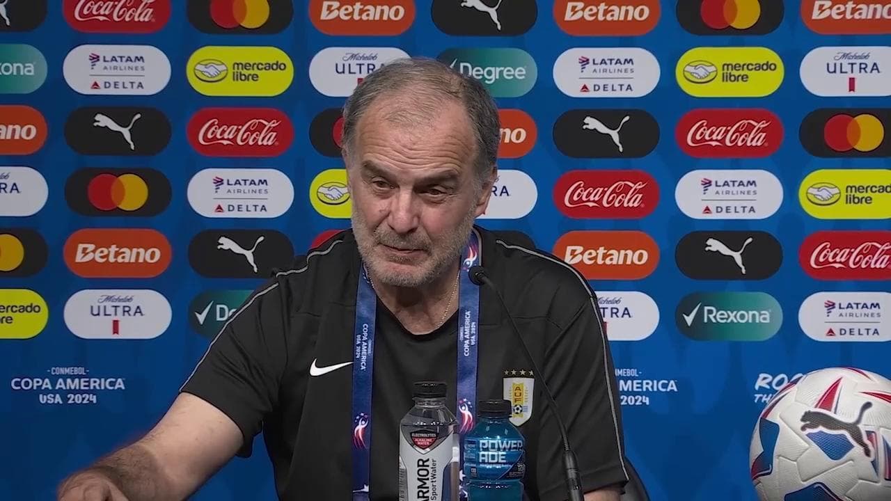 Bielsa, ct dell'Uruguay: "Stanno rubando il calcio ai poveri. Così questo sport non ha un futuro"