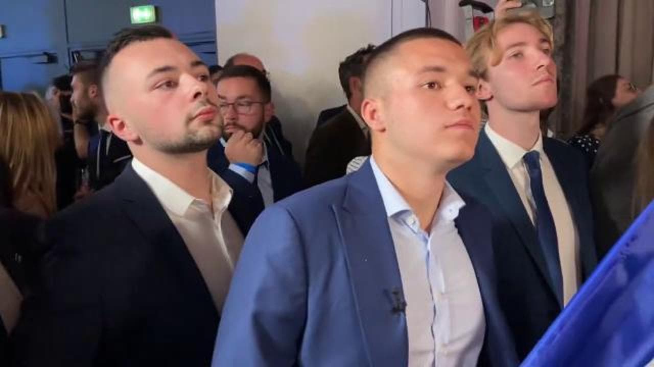 Elezioni in Francia, la delusione improvvisa sui volti degli attivisti di RN dopo i primi exit poll