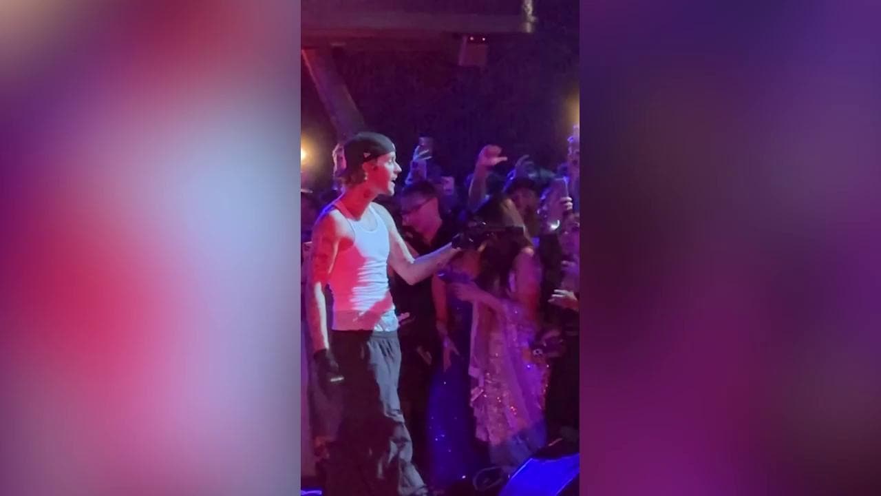 India, Justin Bieber si esibisce a Mumbai: la popstar canta per il matrimonio di un magnate