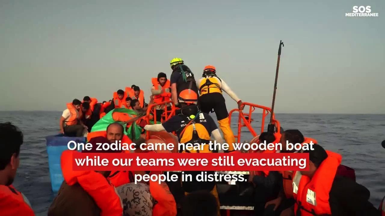 Assalto a una barca di migranti mentre viene soccorsa da Ocean Viking