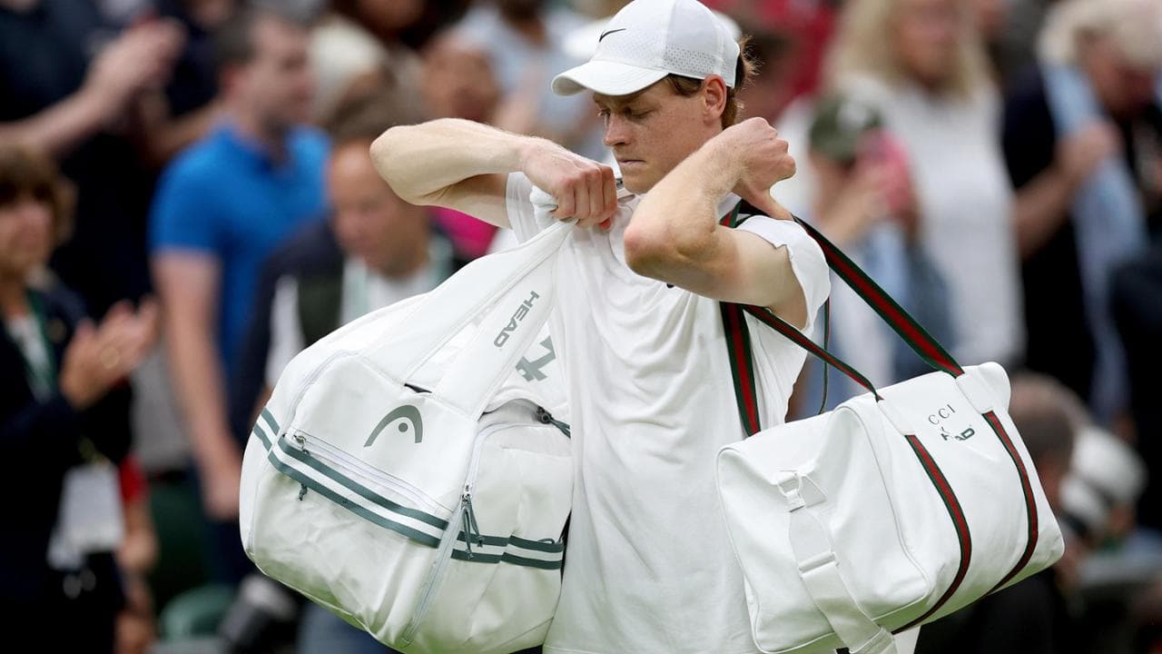 Jannik Sinner lascia Wimbledon dopo la sconfitta