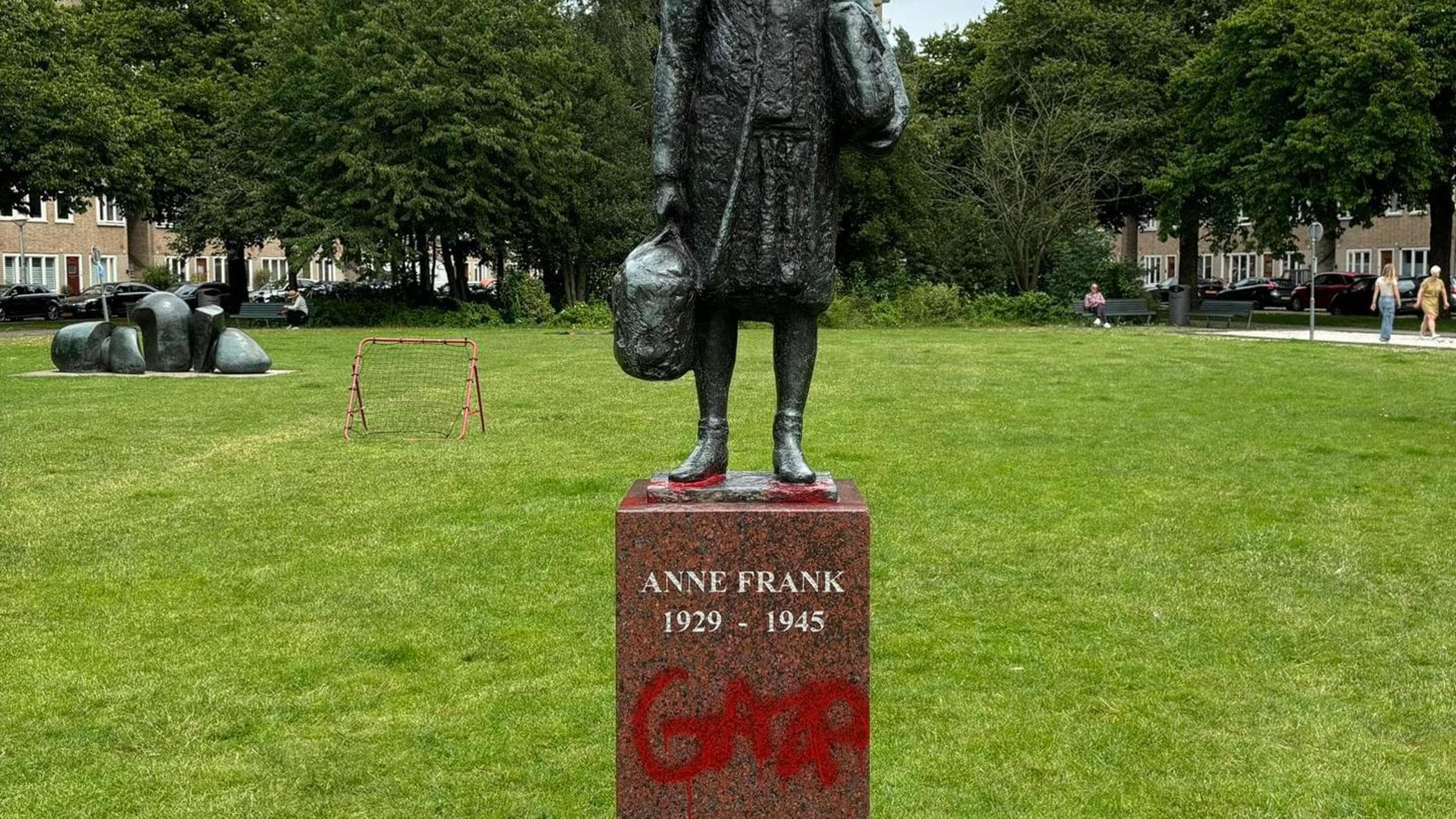 Amsterdam'da Anne Frank heykeli tahrip edildi