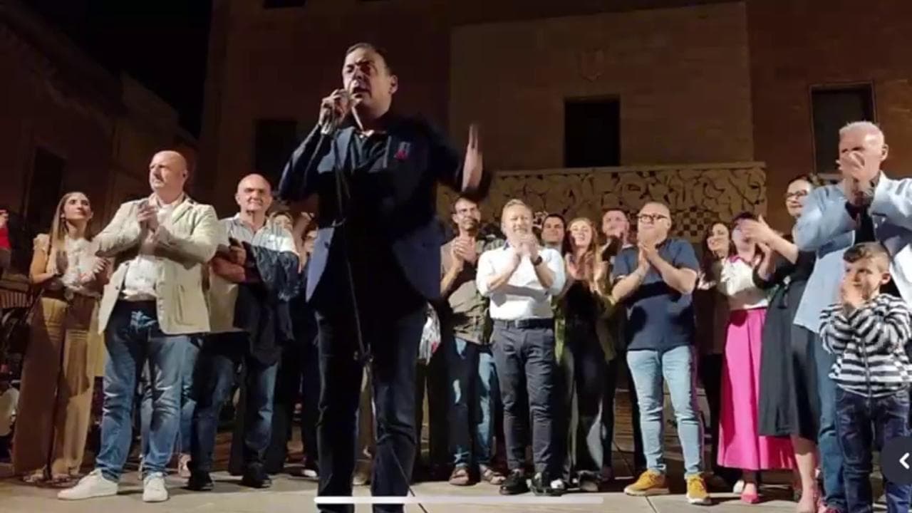Il discorso del sindaco di Mazara del Vallo (sostenuto da FdI) contro i suoi avversari politici: "Noi spaccheremo il c.. a tutti"
